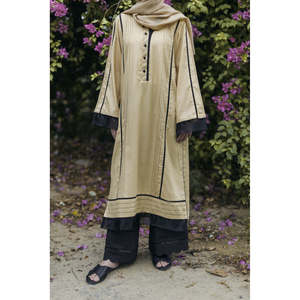 Blusas y Camisas Doradas para Mujer - Product Image 3