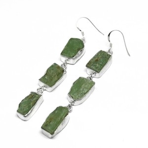 Boucles d'oreilles manchette Shri Ashapura Jewels Morning Bright Green Moss Prehnite Bohemian Lovers en argent sterling 925 avec pierre brute – Vente en gros - Product Image 3