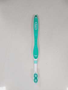 Or al B Brosse à dents propre et brillante 13 N Brosse à dents extra souple Soins bucco-dentaires pour adultes Multicolore avec poils souples à bon prix - Product Image 4