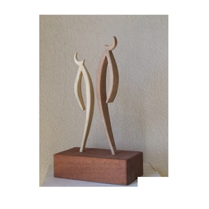 Escultura de madera moderna hecha a mano para esquinas de dormitorio creando un ambiente tranquilo y sereno decorativo en el hogar - Product Image 1