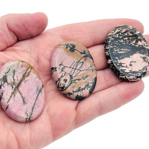 Pierres d'inquiétude de cristaux | Pierres d'inquiétude de rhodonite | Pierres de poche en cristal naturel pour la guérison, la méditation | Fourniture de gros - Product Image 2