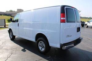 GMC Savana 2500 3 portes, fourgon utilitaire, occasion, en bon état, cuir turbo, R18, RWD, ACC, automatique, feux avant gauche, caméra arrière, à vendre - Product Image 5