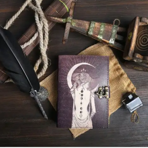 Lady Moon Journal en cuir véritable vintage fait main, imprimé UV, carnet de croquis pour le dessin sur papier pour les cadeaux. - Product Image 6