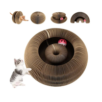 Arbre à chat en carton accordéon avec jouet interactif à balle, emballé en carton pour une utilisation en intérieur