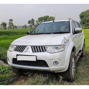 Japón Usado Mits-ubishi Pajero Exceed Modelo Diesel 4x4 SUV con opción completa Interior - Product Image 3