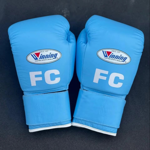 Gants de boxe de qualité supérieure avec logo personnalisé, en cuir véritable, fermeture à boucle et à crochets, durables, pour l'entraînement et les combats - Product Image 1