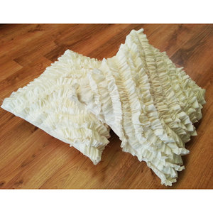 Cojín Decorativo con Volantes y Relleno Extraíble - Product Image 1