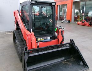 Chargeuse sur chenilles Kubota SVL65-2, moteur diesel Euro5, transmission par engrenages, attache rapide hydraulique, cabine fermée, couple de levage élevé, moteur Kubota - Product Image 1