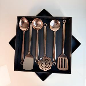 Ensemble de 6 cuillères à café en acier inoxydable avec finition cuivrée, à long manche, pour les fêtes, écologiques, très vendues - Product Image 1
