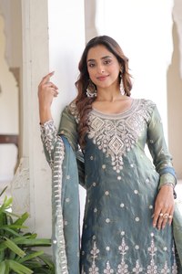 Kurta Sharara Dupatta de Seda Fendi con Bordado Sólido y Lentejuelas, Silueta Holgada hasta la Rodilla, Estilo Natural Otoñal - Product Image 6