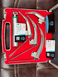 Juego de laringoscopio con cuchillas McCoy Luces LED Dispositivo ENT estándar de fibra óptica Caja de plástico de acero inoxidable - Product Image 3