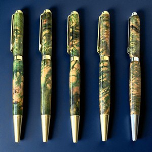 คอลเลกชันอเมทิสต์เวียดนามปากกาลูกลื่นสั่งทำได้ด้วยมือสีเขียว-แดง-น้ำเงินตัวเครื่องเรซิ่นขนาด0.7มม. เป็นของขวัญสำหรับวันเรียนจบวัยเกษียณ - Product Image 1