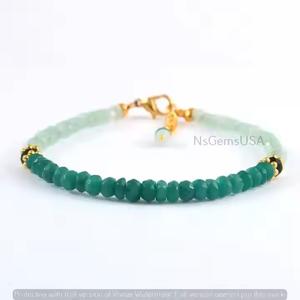 Hermosa pulsera de cuentas de piedra verde esmeralda Regalo de piedra natal perfecto para niñas y mujeres Joyería de patrón único - Product Image 2