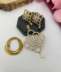 Conjunto de collar con colgante CZ de tendencia para mujer, diferentes diseños para fiesta y ropa informal hecha a mano con material de latón - Product Image 4