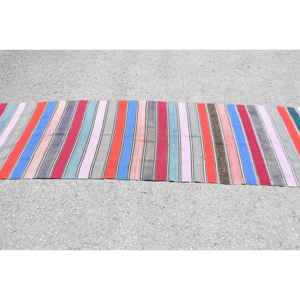 Alfombra Turca de 2.6x9.2 pies, Alfombra Vintage, Alfombra de Lana a Cuadros Roja y Azul - Product Image 3