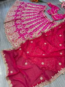 Reine rose Tapeta soie Lehenga avec Figure broderie paillettes Jari travail lourd Cacan toile pour les mariages et les fêtes - Product Image 6