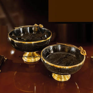 Bol à fleurs de calla en porcelaine blanche de luxe, design unique et admiré, avec un revêtement en or de haute qualité - Product Image 2