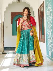 Tela de seda mono pesada azul cielo de diseñador único Lehenga Choli con bordado y trabajo de secuencia para ocasiones festivas - Product Image 2