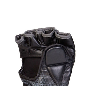 Gants MMA à impact élevé Matériau PVC Bonnes poignées Dernière conception Faible taux Bonne vente pour une utilisation en extérieur Services OEM disponibles - Product Image 4