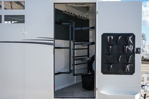 Remorque à bétail neuve et économique, remorque pour chevaux 2026 S&S Dura Line Silver Trim 6x16 à double essieu, galvanisée à chaud, modèle RHS - Product Image 2