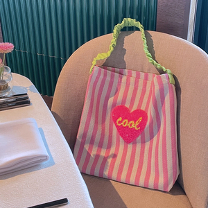 Patch brodé de sequins en forme de cœur rose pour la décoration de vêtements - Product Image 4