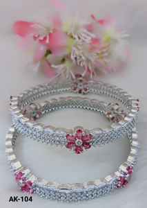 Conjunto de brazaletes de moda AD exclusivos hechos a mano para mujeres para bodas y fiestas especiales para regalar - Product Image 3