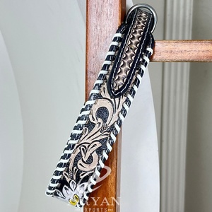 Collier pour animaux de compagnie en cuir de vachette véritable réglable de luxe de qualité supérieure colliers de chien de luxe rembourrés épais et souples en cuir repoussé à la main de haute qualité - Product Image 1