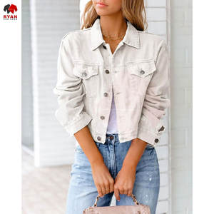 Veste en jean premium pour femme, conçue avec un tissu durable, des coutures soignées et une coupe régulière confortable - Product Image 6