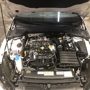 Alerte Offre Exceptionnelle! Superbe Volkswagen Golf R 2022, 315 ch, turbo, 4 cylindres, transmission intégrale, boîte manuelle 6 vitesses, blanc pur, berline de luxe - Product Image 6
