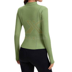 Veste de yoga pour femmes toutes saisons - Respirante, grande taille, logo sur le devant, séchage rapide, haute qualité - Product Image 5