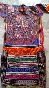 Parches Bordados Tribales de Tela Gris Antigua, Obtenidos de Ropa Vintage Real, Adecuados para Diseñadores Textiles - Product Image 4