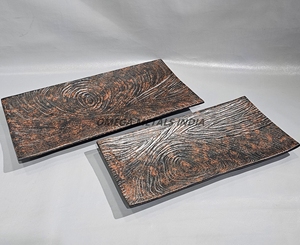 Elegante bandeja decorativa plateada de 2 piezas en un diseño de hoja único Ideal para entretener y agregar un toque de naturaleza a su espacio - Product Image 4