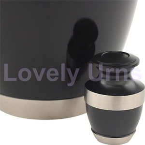 Adria Black Brass Recuerdo Urnas Para Cenizas Caja De Terciopelo Gratis - Product Image 3