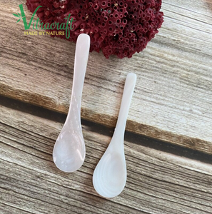 Caviar Mini Spoon Cuillères faites à la main Les cuillères sont fabriquées à partir de coquilles de nacre naturelle Parfait pour servir du caviar Taille 5.5cm - Product Image 4