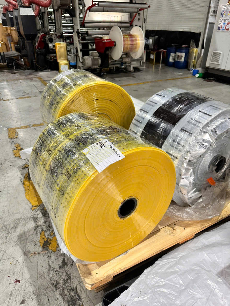 สีขาวมุก, ผิวสัมผัสด้าน, ลุคเมทัลลิก