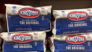 Charbon de bois écologique Kingsford Original pour les rassemblements familiaux, les barbecues et les grillades - Product Image 4