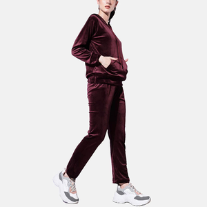 Elegante chándal de terciopelo de talla grande para mujer, elegante sudadera de manga larga con cuello redondo y pantalones para correr, traje informal suave para mujer - Product Image 4
