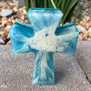 Croix d'église en résine époxy découpée avec des bords lisses et des couleurs vibrantes, de haute qualité - Product Image 1