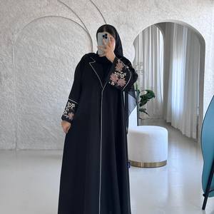 Abaya en soie sur mesure en gros, Dubaï, manches bouffantes, satin anti-froissement, fabrication artisanale, robe musulmane élégante et luxueuse pour femmes de petite taille - Product Image 1