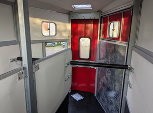 Horse Box <b>Trailer</b> 2 Horses Aluminum / Fiberglass composite Electric / hydraulic braking system - Product Image 3