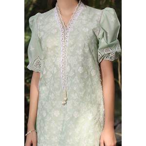 Conjunto de traje de dos piezas sin coser de tela Schiffli verde para mujer - Product Image 5