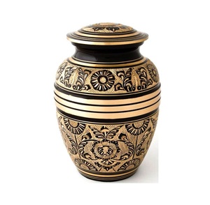 Urne de crémation pour animaux de compagnie en laiton de 5 pouces noir et or Design urne commémorative en laiton gravée royale à vendre - Product Image 5