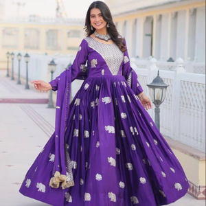 Magnifique ensemble robe et dupatta pour soirée, en matériaux recyclés infroissables, avec broderies de sequins, toutes saisons - Product Image 1