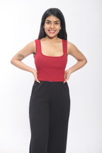 Elegante mujer granate acanalado Crop Tank Top estirable sin mangas cuello cuadrado Spandex Knit Shirt para verano Casual Layering Looks - Product Image 4