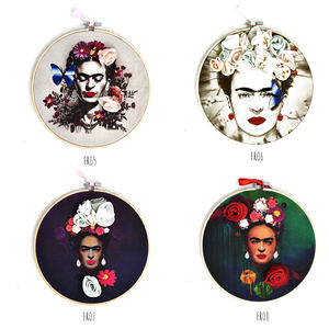 Broderie Moderne Encadrée - Art Mural 20cm Frida Kahlo - Design Contemporain Élégant - Product Image 3
