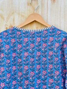 เสื้อแจ็คเก็ตผ้าฝ้ายพิมพ์ลายบล็อกแบบอินเดียสำหรับผู้หญิง ลายดอกไม้ สวมใส่สบาย ติดกระดุม ใส่ได้ทุกฤดู ผ้าเจอร์ซีย์แบบกลับด้านได้ - Product Image 4