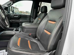 GMC Sierra 3500HD AT4 Crew Cab 4WD Usada del 2022 - Product Image 6