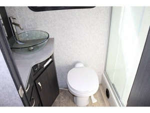 PROVEEDOR DE Autocaravanas Usadas Dy namax REV Clase C, Año 2016 - Product Image 5