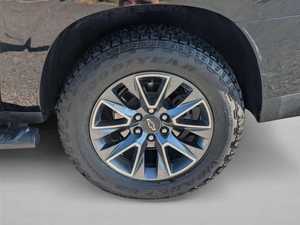BEST-SELLER! Véhicule personnel SUV SuburbanZ71 V-8 4.X.4 A/T d'occasion 2022 - Product Image 6