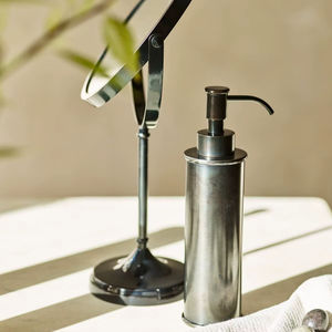 Dispensador de Jabón de Metal de Diseño Elegante, Bomba de Acero Inoxidable, Eleva la Estética del Lavabo del Baño - Product Image 1